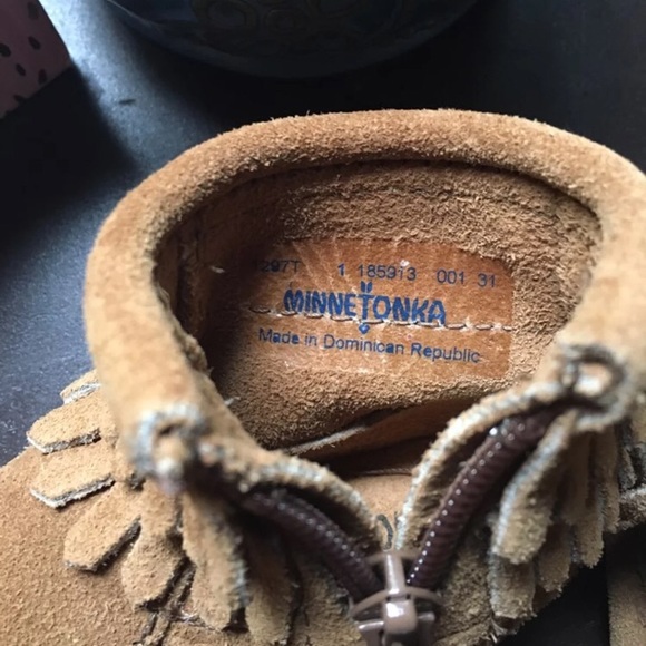 Minnetonka Size 1 Moccasin Boots - Picture 2 of 6